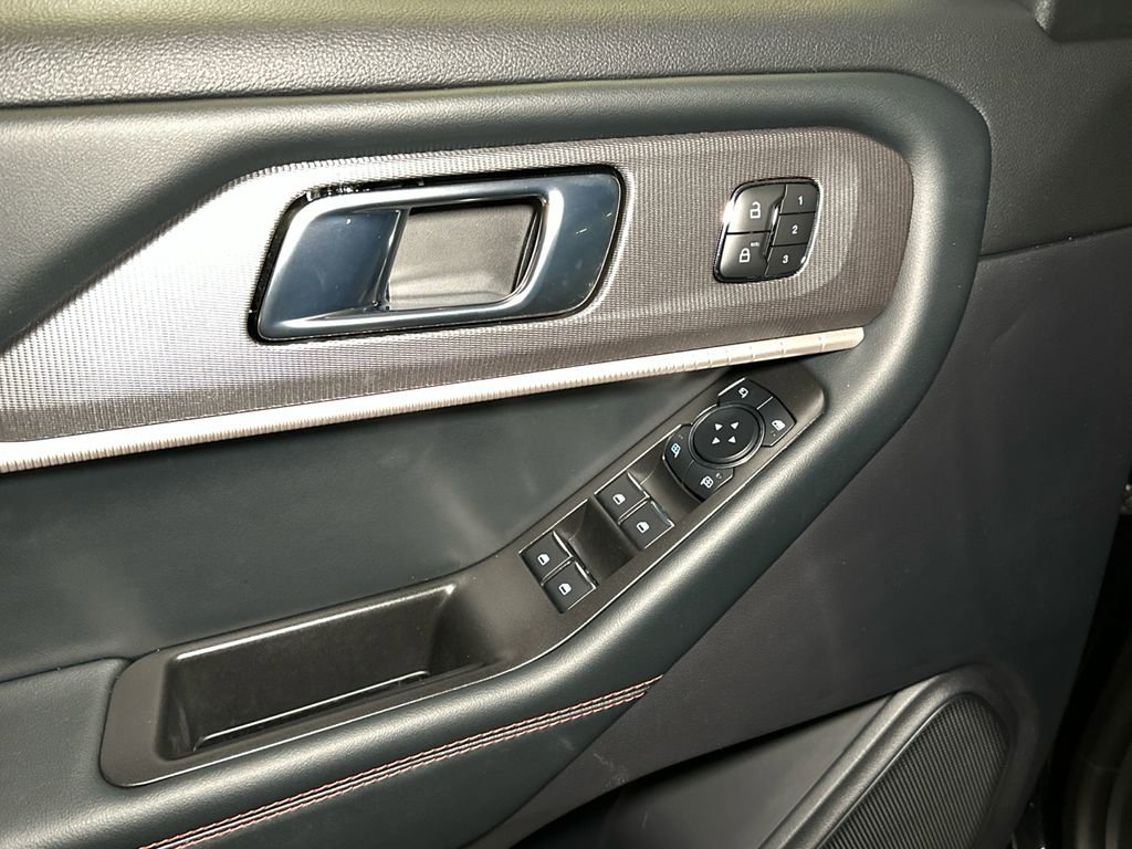 Used 2025 Ford Explorer ST-Line w/ Premium Package image 23