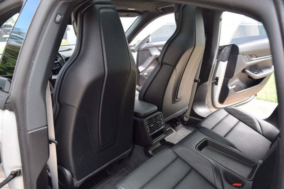Used 2021 Porsche Taycan 4S AWD/4WD image 43