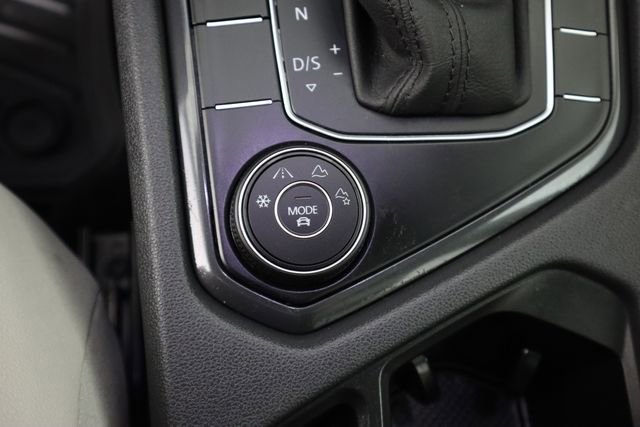 Used 2020 Volkswagen Tiguan SE w/ Panoramic Sunroof Package image 48