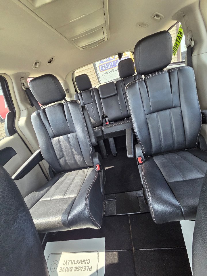 Used 2012 Chrysler Town & Country Touring w/ Entertainment Group #1 image 23