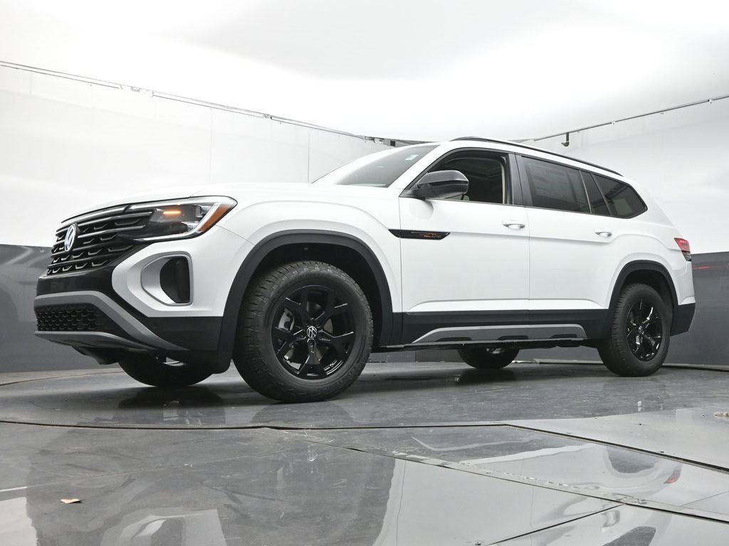 Used 2025 Volkswagen Atlas Peak Edition SE image 36