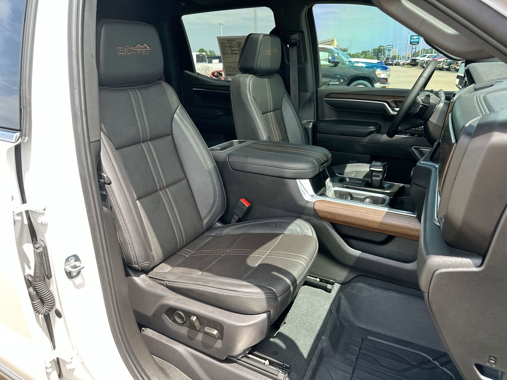 Used 2024 Chevrolet Silverado 1500 High Country w/ High Country Premium Package image 25