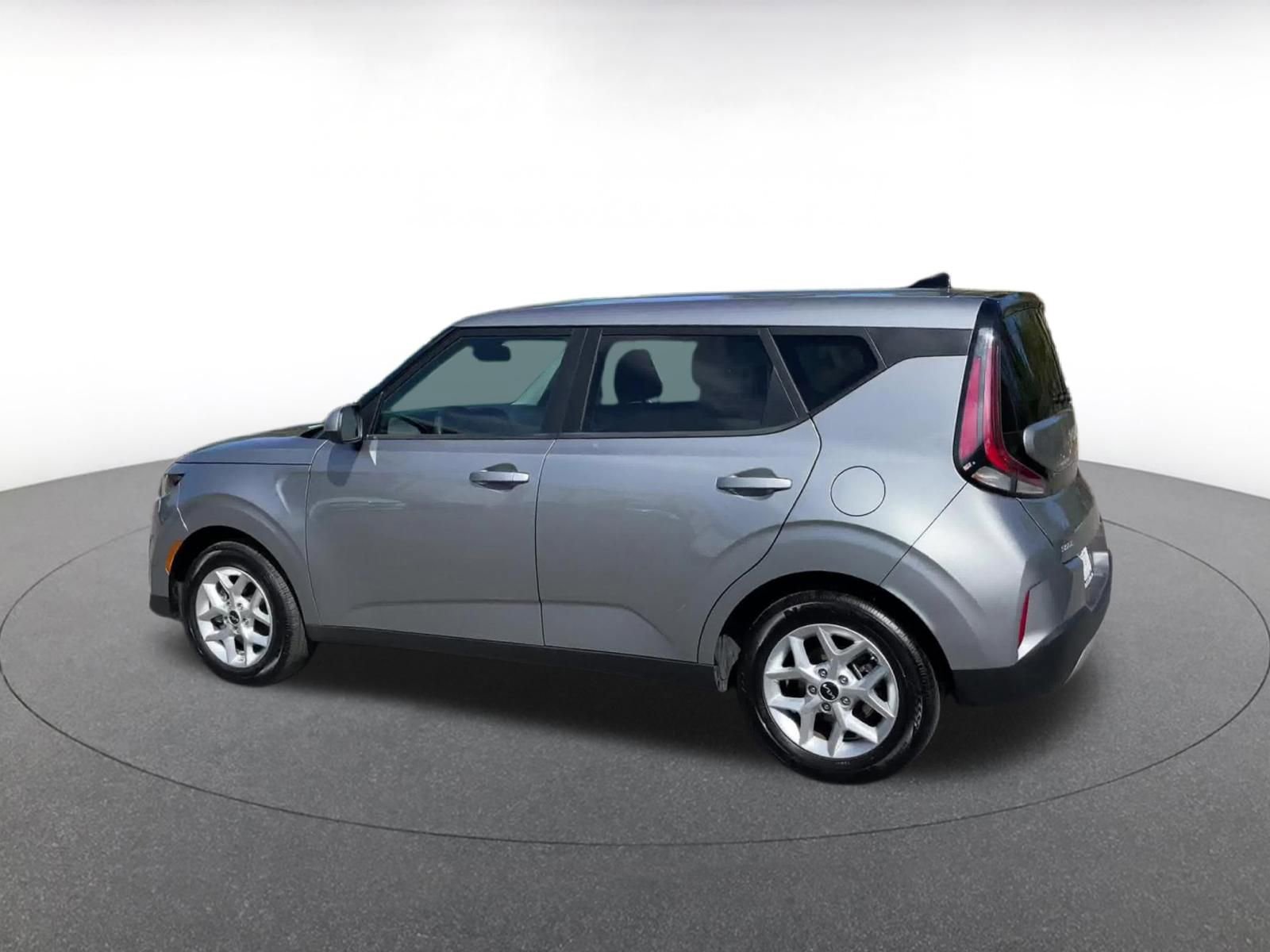 Used 2025 Kia Soul LX w/ LX Technology Package FWD image 9