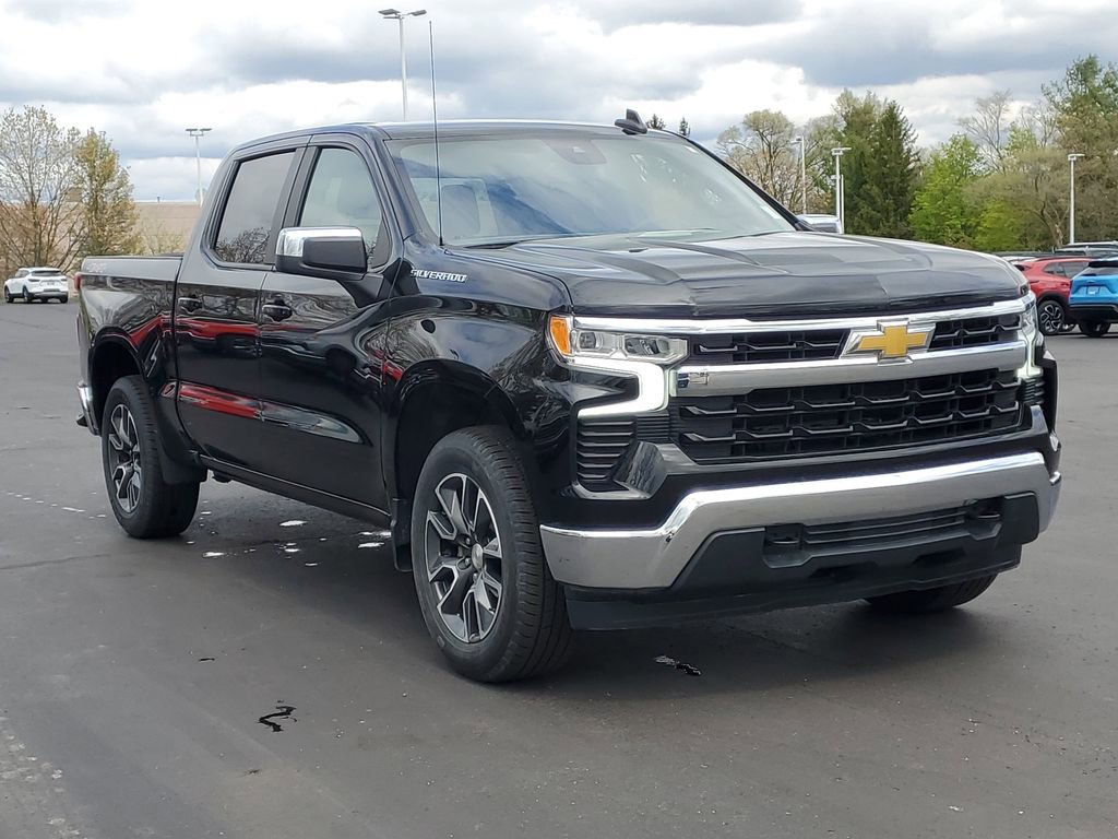 Used 2024 Chevrolet Silverado 1500 LT AWD/4WD image 2