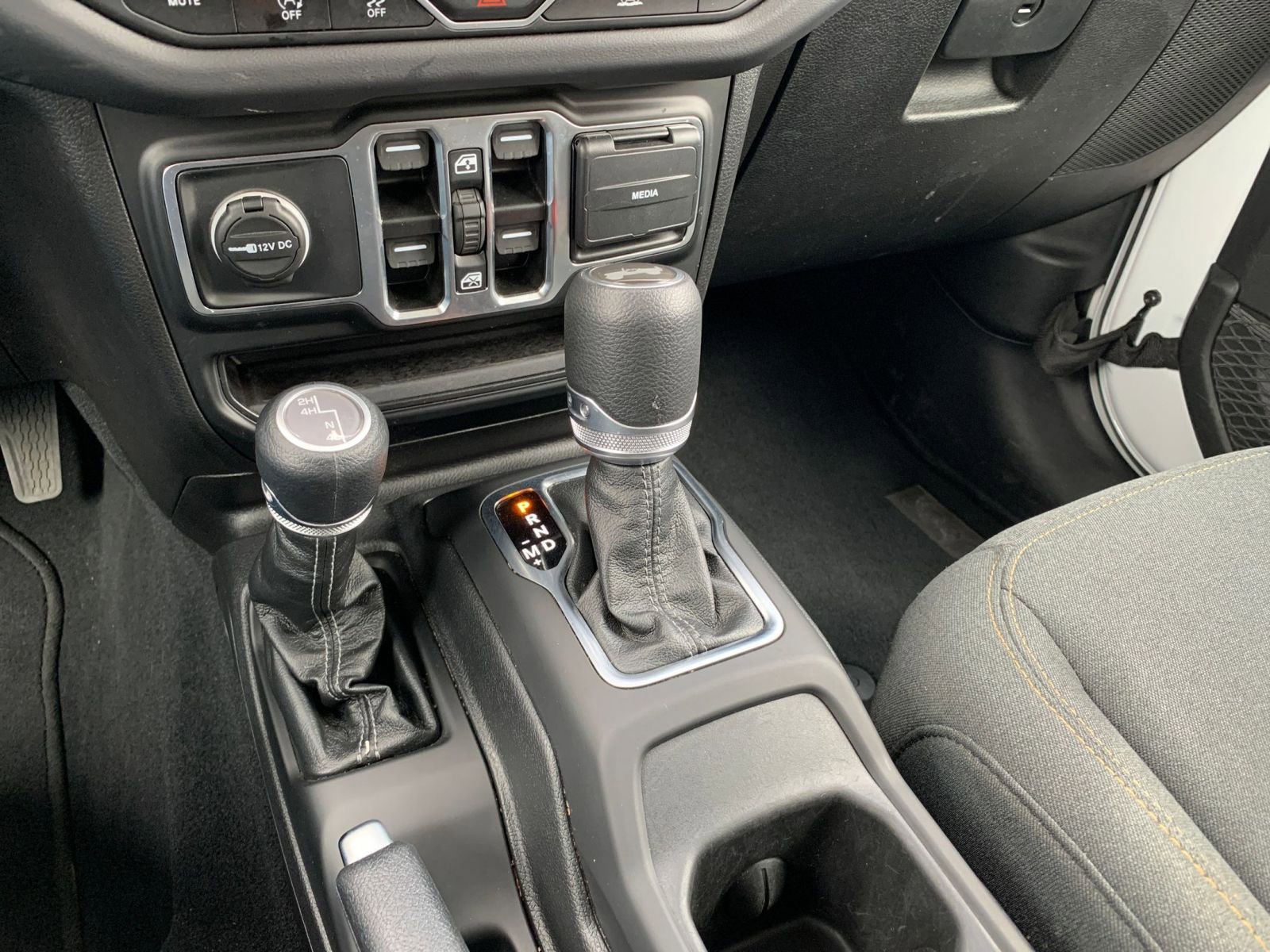 Used 2025 Jeep Wrangler Sahara image 40