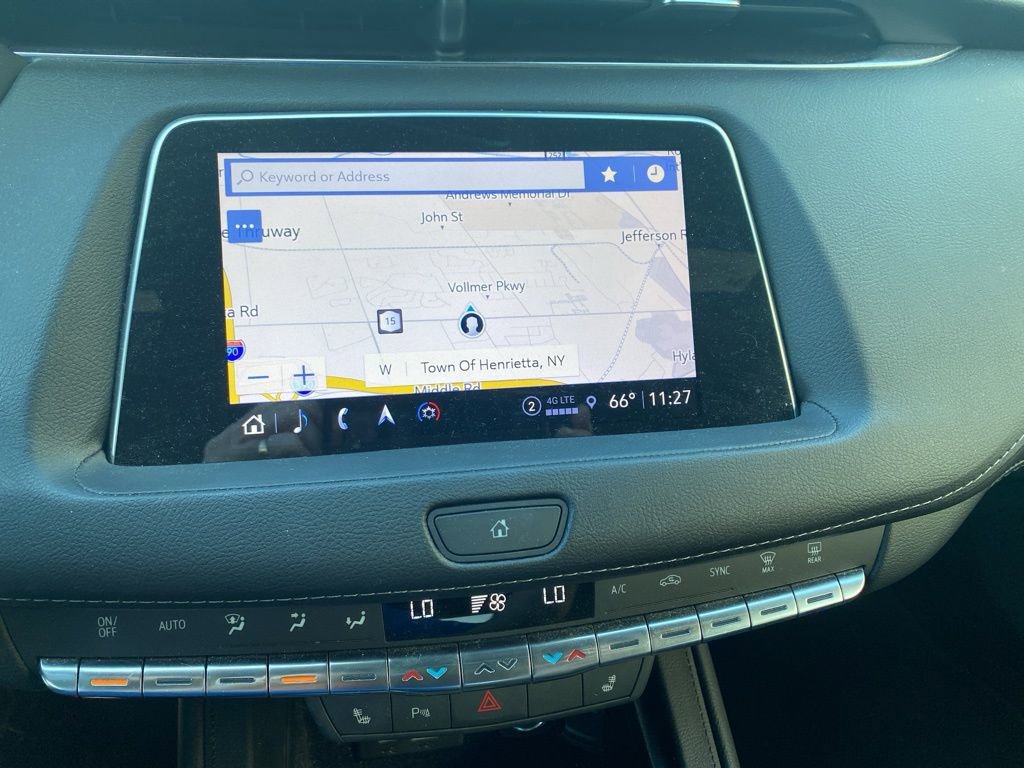 Used 2023 Cadillac XT4 Luxury w/ Cold Weather Package FWD image 10