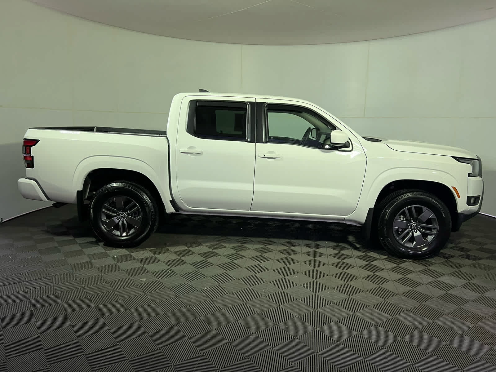 Used 2025 Nissan Frontier SV w/ SV Convenience Package AWD/4WD image 8
