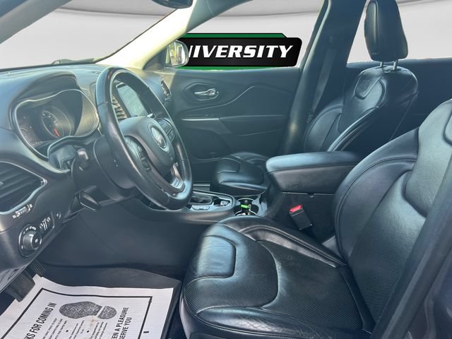 Used 2019 Jeep Cherokee Overland w/ Technology Group AWD/4WD image 30
