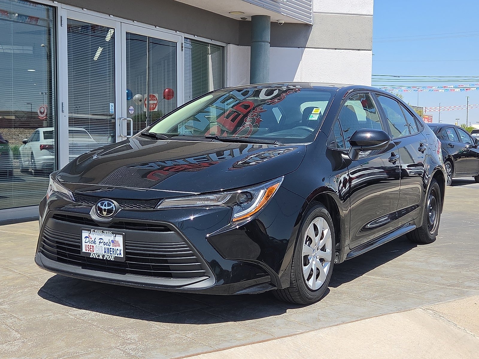 Used 2025 Toyota Corolla LE FWD image 2