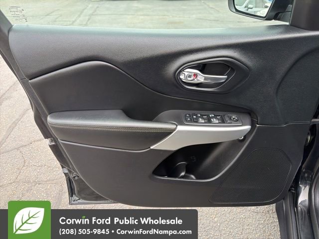 Used 2018 Jeep Cherokee Latitude Plus w/ Comfort/Convenience Group image 13