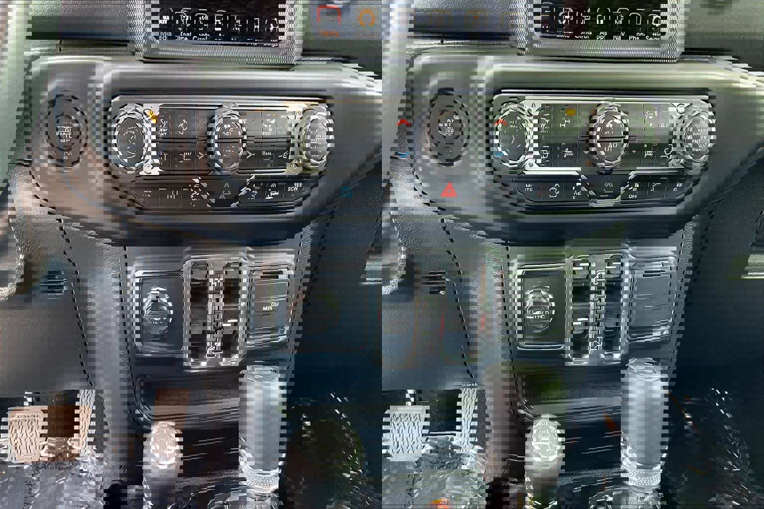 Used 2023 Jeep Wrangler Unlimited Sahara image 30