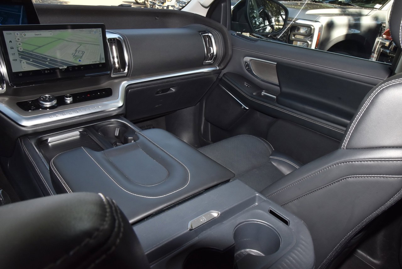 Used 2025 Ford Expedition Max Platinum AWD/4WD image 18