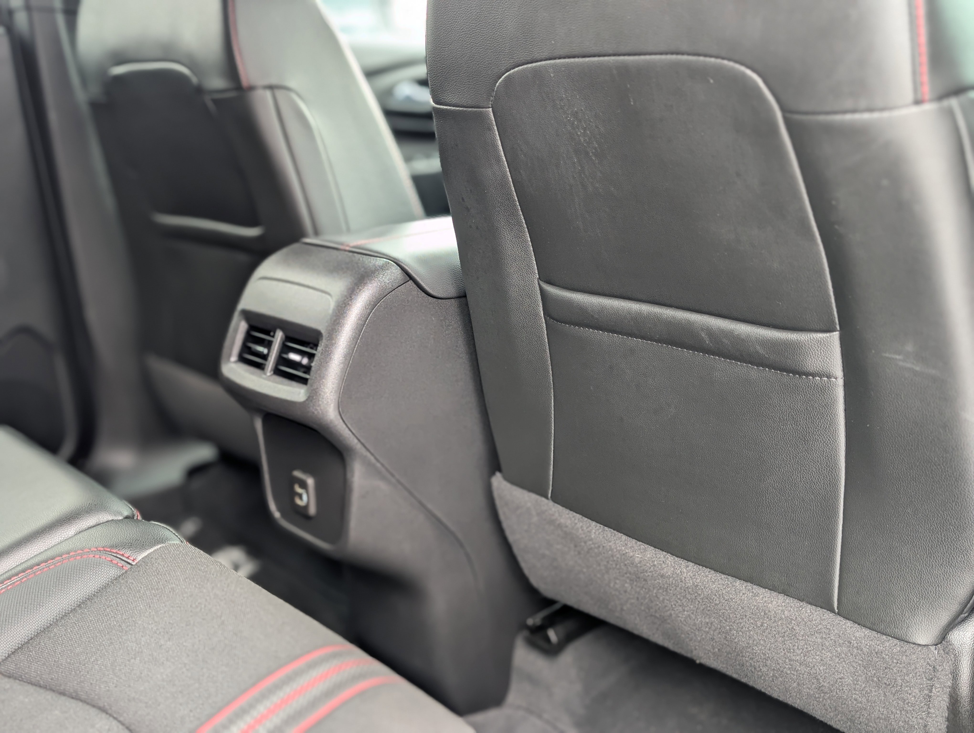 Used 2023 Chevrolet Equinox RS image 40