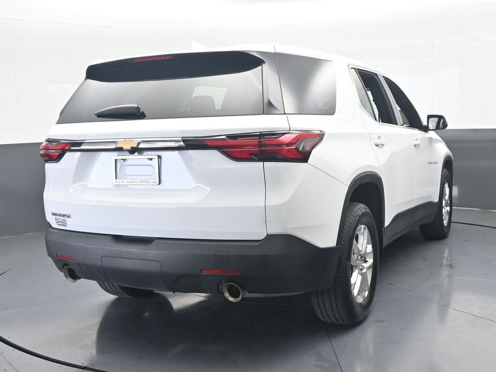 Used 2023 Chevrolet Traverse LS image 5