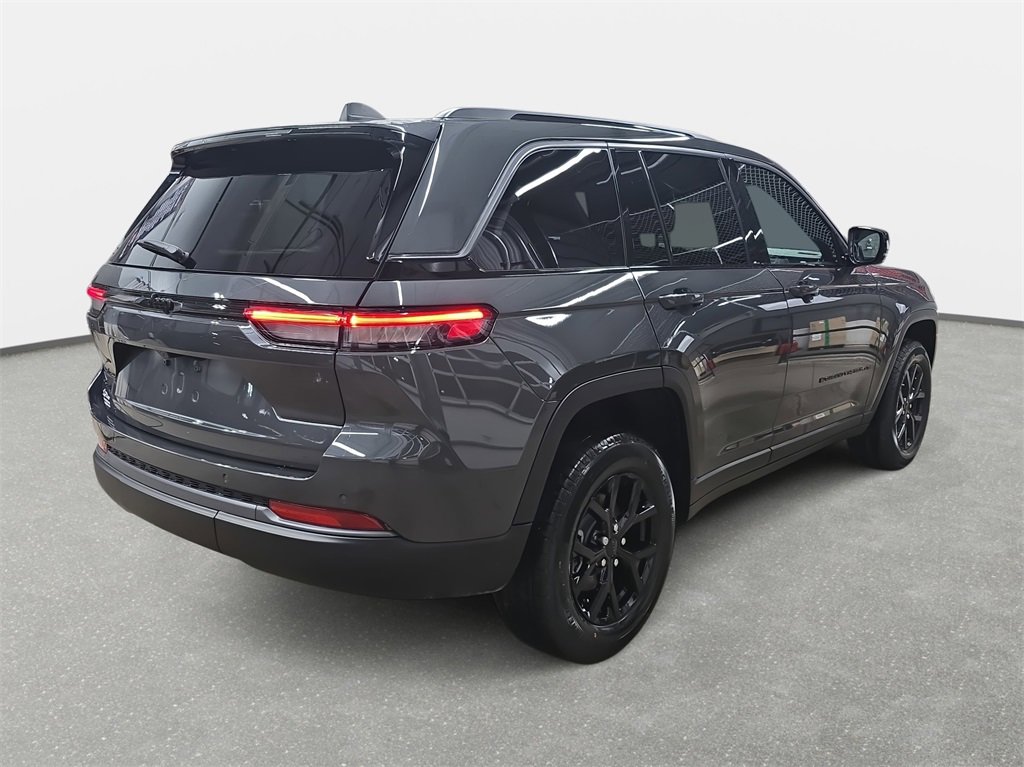 New 2026 Jeep Grand Cherokee Laredo image 5