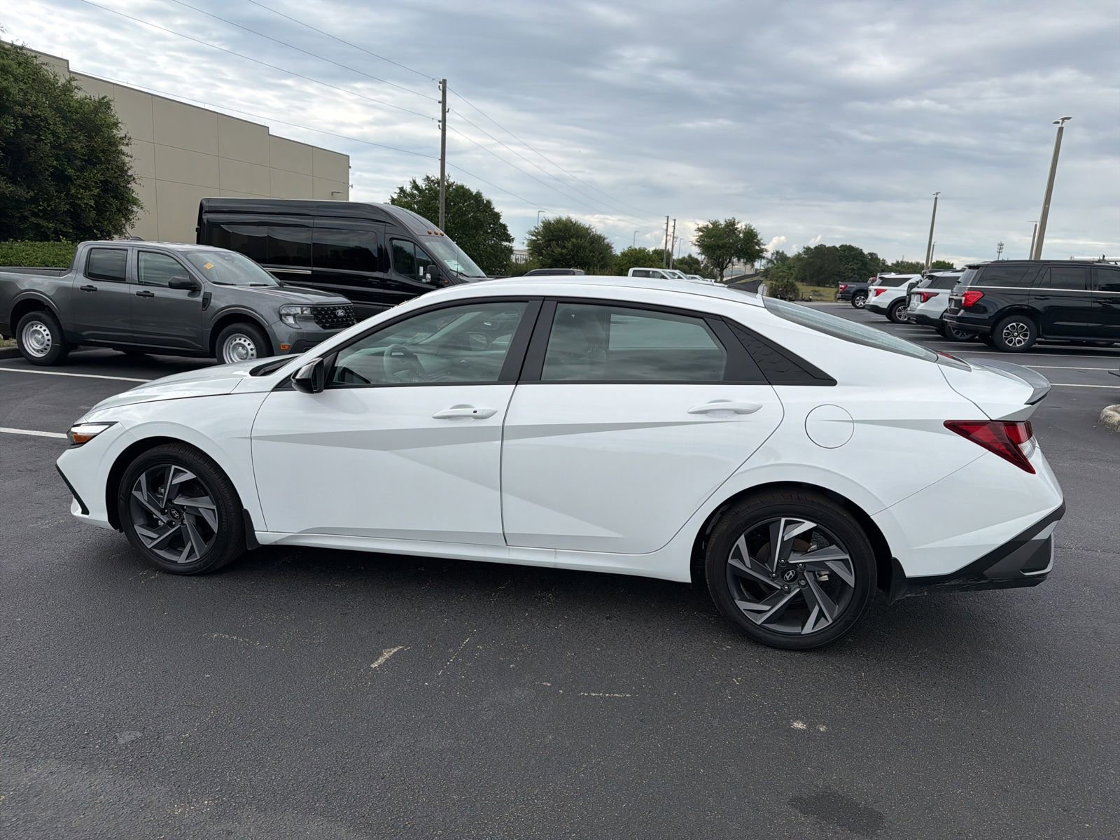 Used 2025 Hyundai Elantra Sport w/ Cargo Package FWD image 13