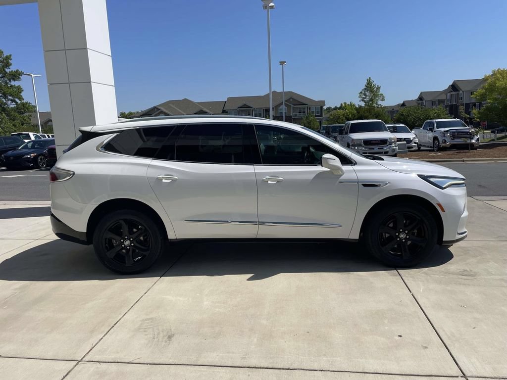 Used 2024 Buick Enclave Essence w/ Sport Touring Edition AWD/4WD image 6