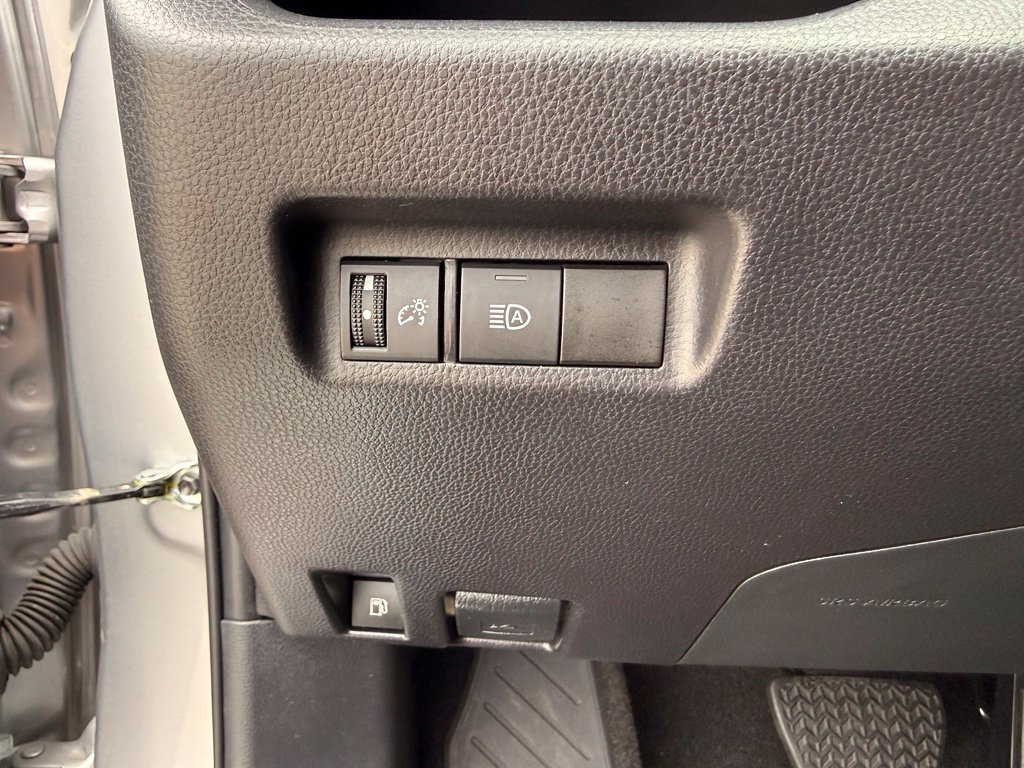 Used 2025 Toyota RAV4 XLE AWD/4WD image 23