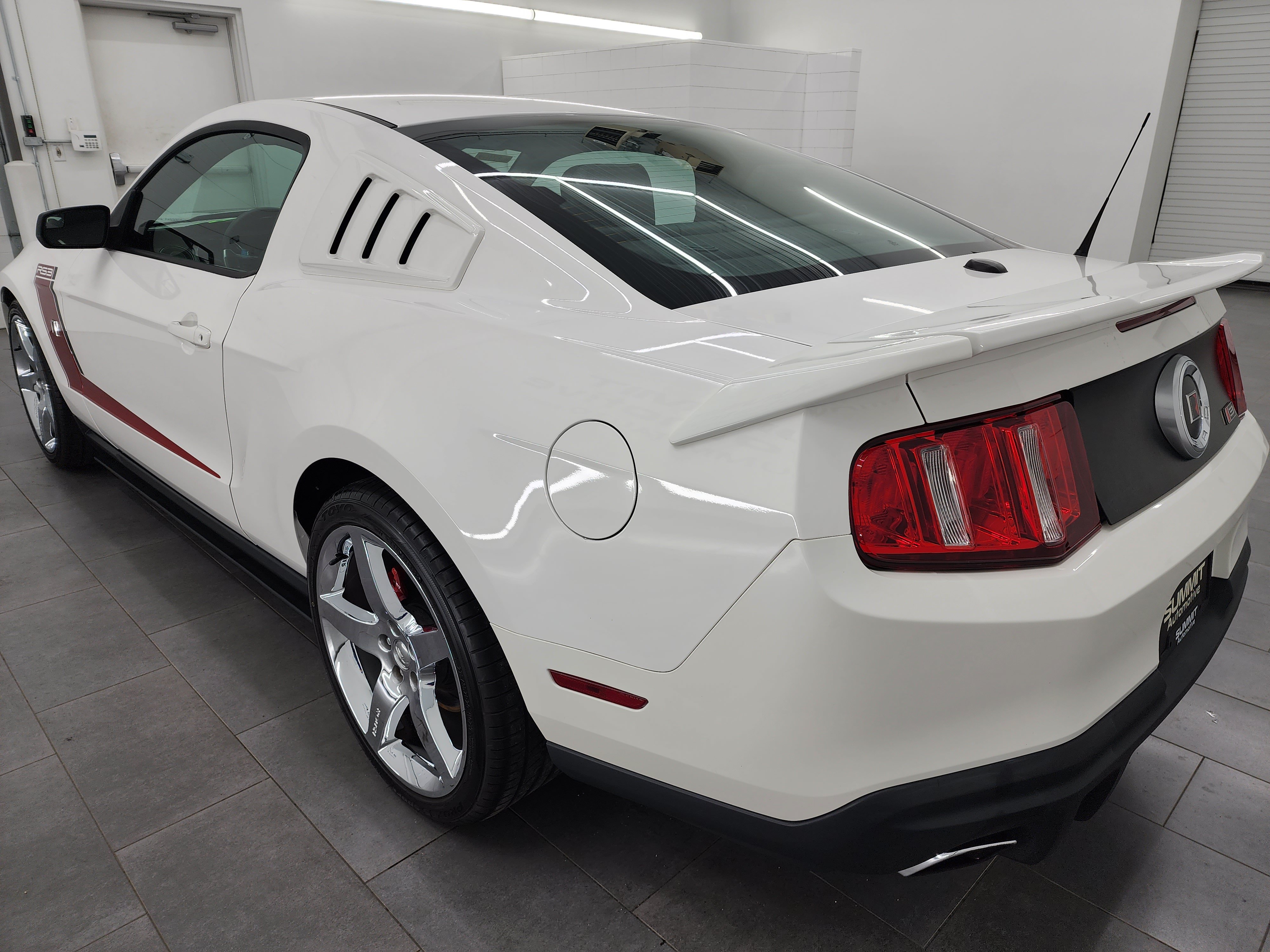 Used 2012 Ford Mustang GT Premium w/ HID Headlamps & Security Pkg RWD image 6