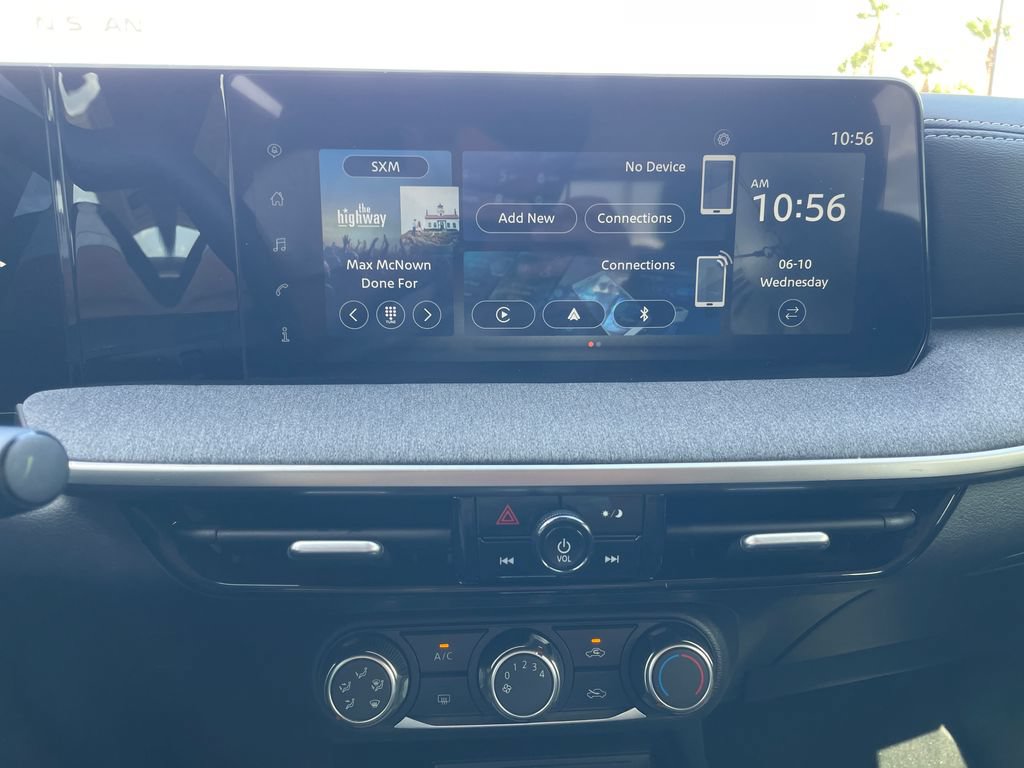 Certified 2025 Nissan Kicks SV FWD image 17