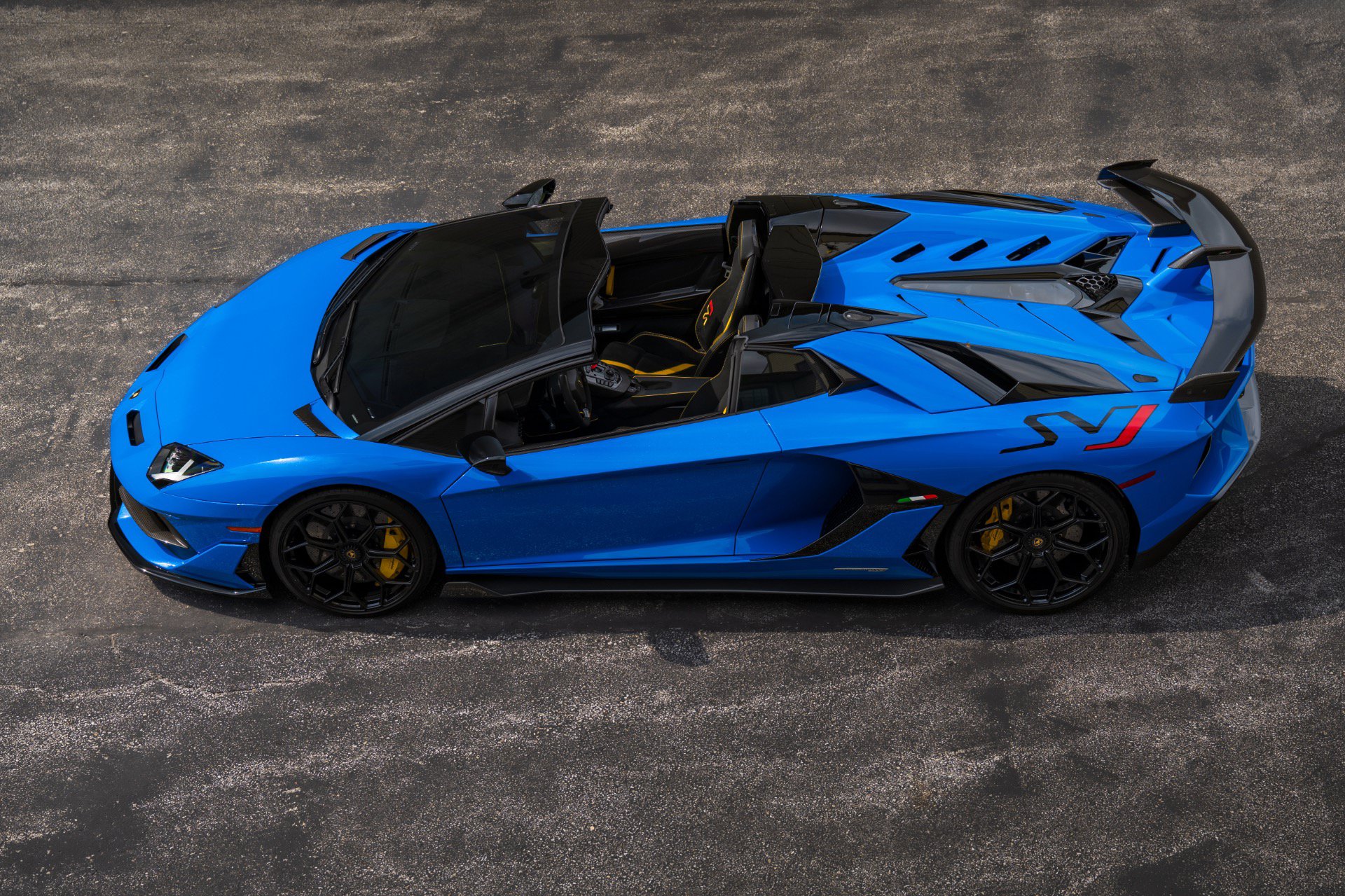 Used 2021 Lamborghini Aventador SVJ AWD/4WD image 4