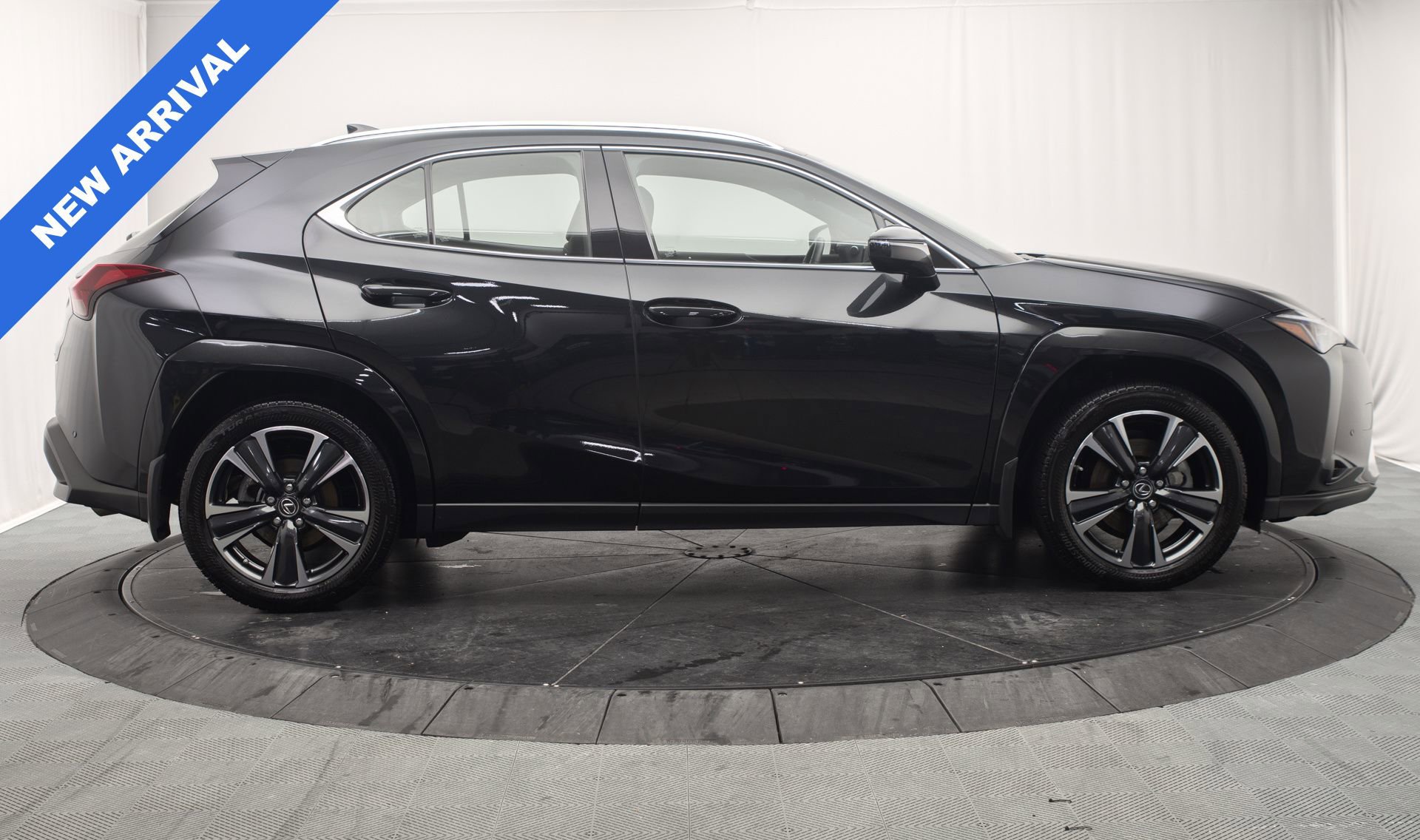 Used 2023 Lexus UX 250h AWD w/ Premium Package image 2