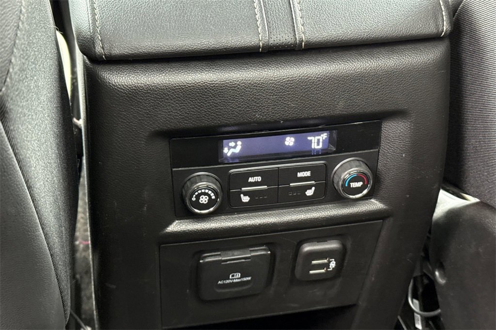 Used 2023 Chevrolet Traverse Premier image 19