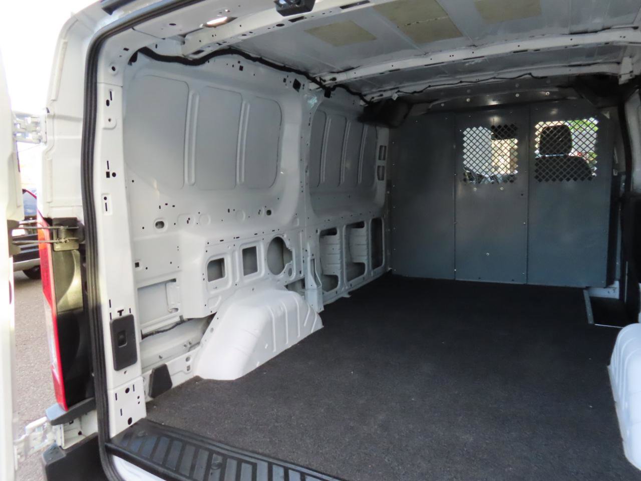 Used 2018 Ford Transit 250 130 Low Roof RWD image 22