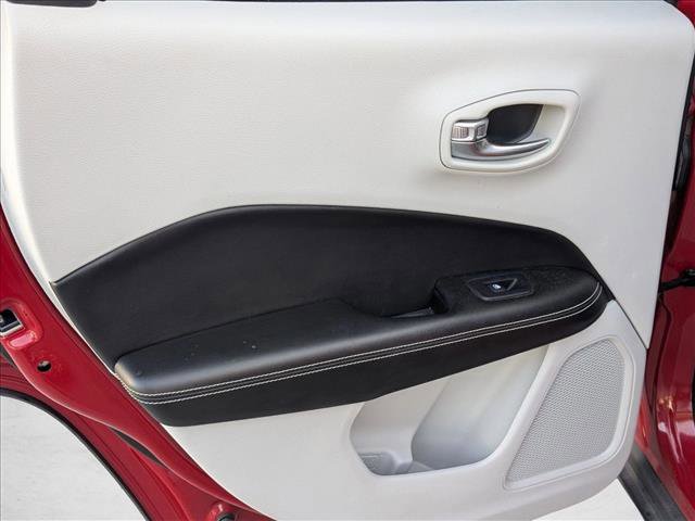 Used 2019 Jeep Compass Latitude FWD image 9