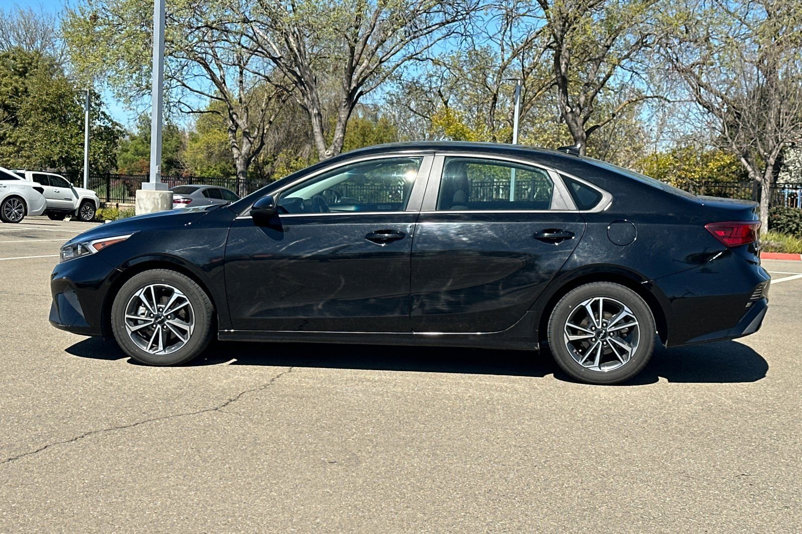 Used 2024 Kia Forte LXS FWD image 7