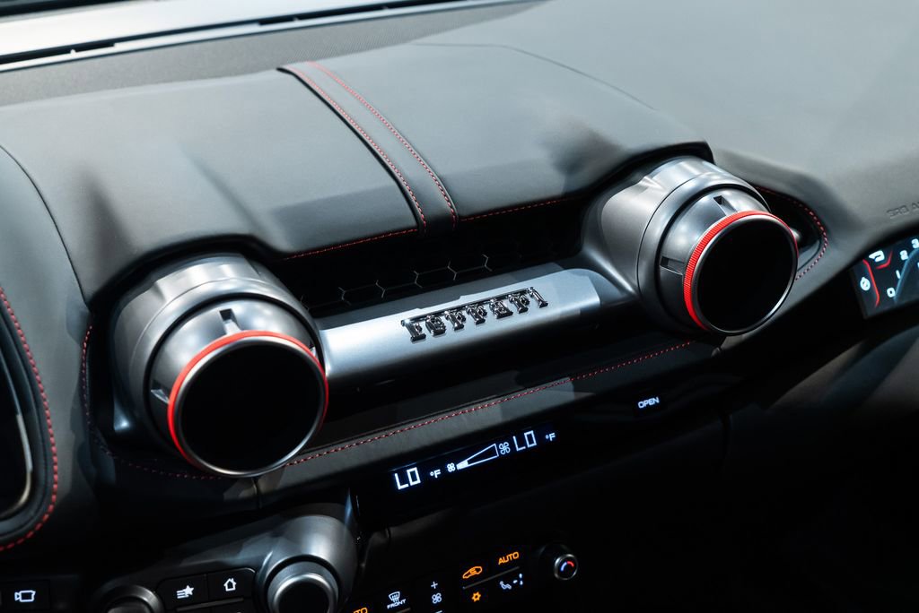 Used 2020 Ferrari 812 Superfast RWD image 40
