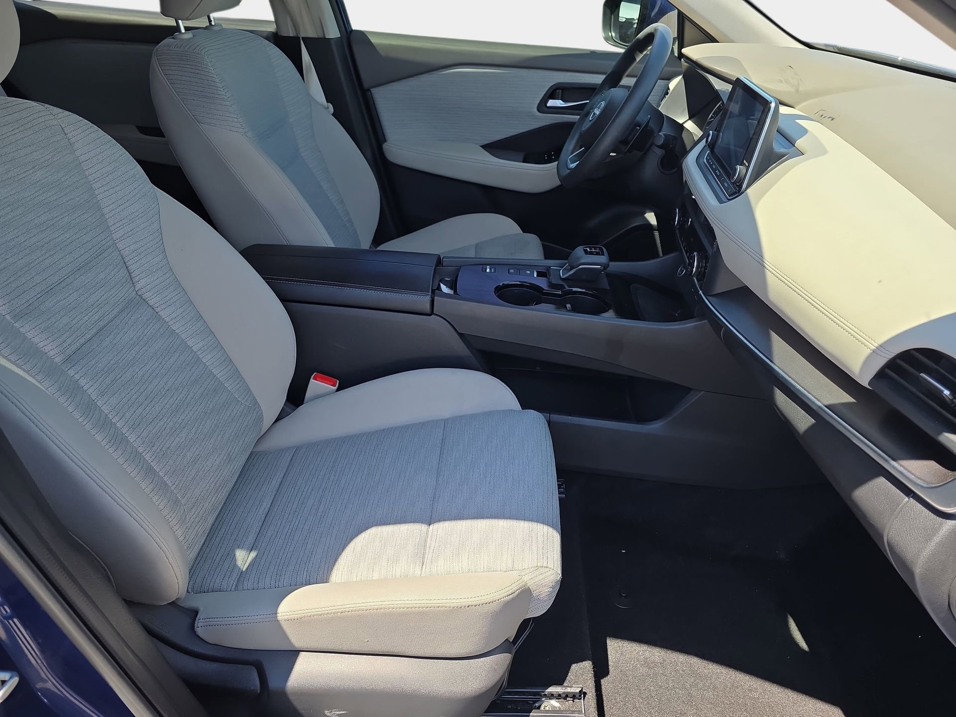 Used 2023 Nissan Rogue SV FWD image 10