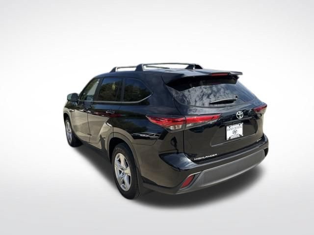 Used 2023 Toyota Highlander LE AWD/4WD image 5