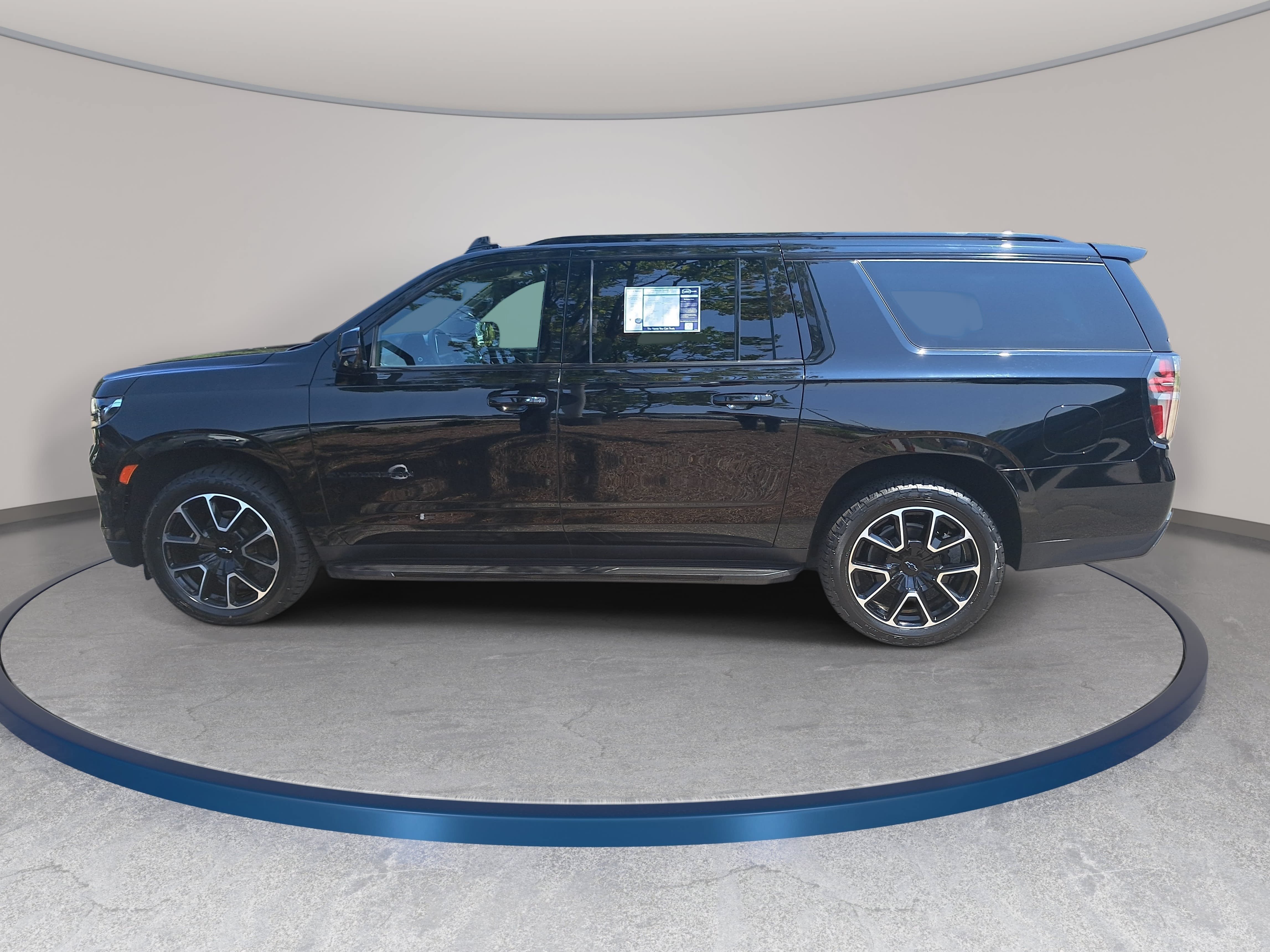 Used 2021 Chevrolet Suburban RST w/ Luxury Package AWD/4WD image 8