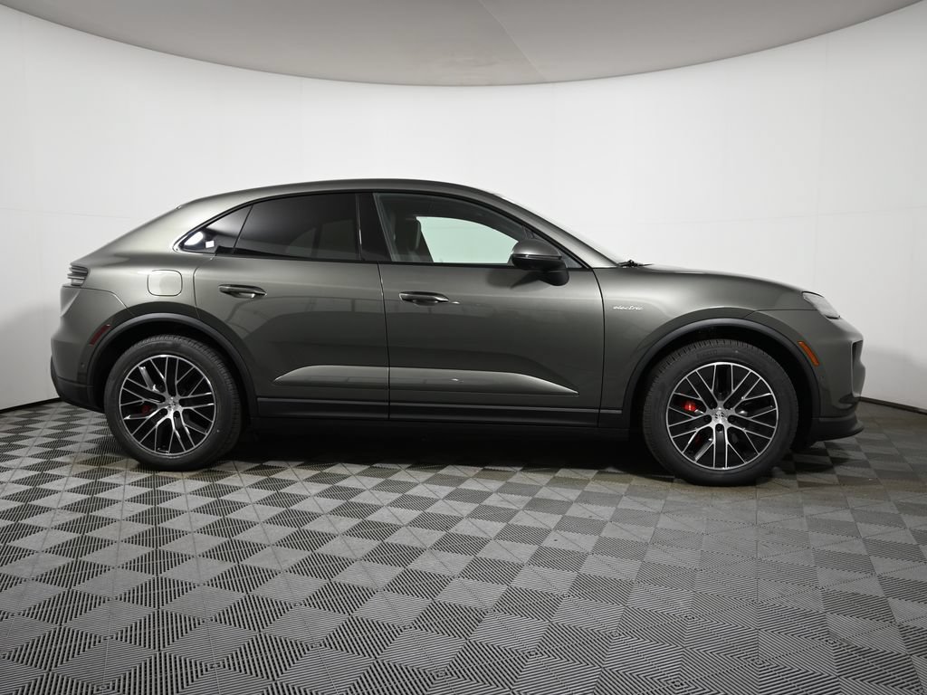 Used 2025 Porsche Macan 4S Electric AWD/4WD image 8