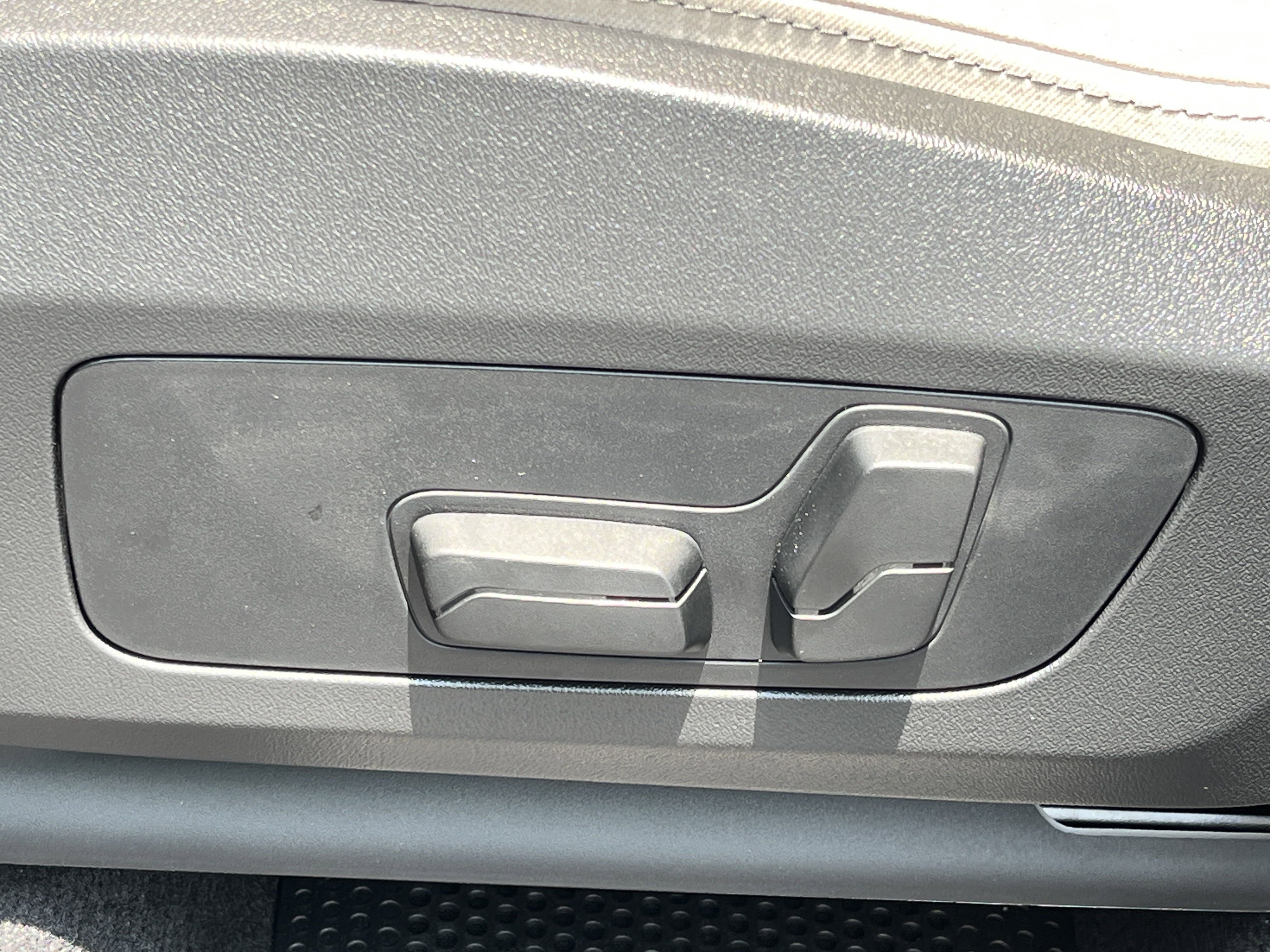 New 2025 BMW X1 xDrive28i w/ Convenience Package image 20