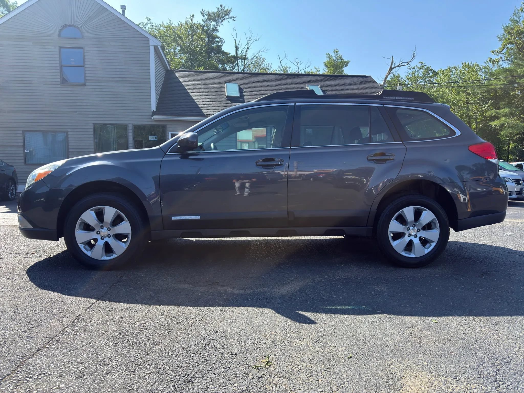 Used 2012 Subaru Outback 2.5i w/ Alloy Wheel Pkg AWD/4WD image 4