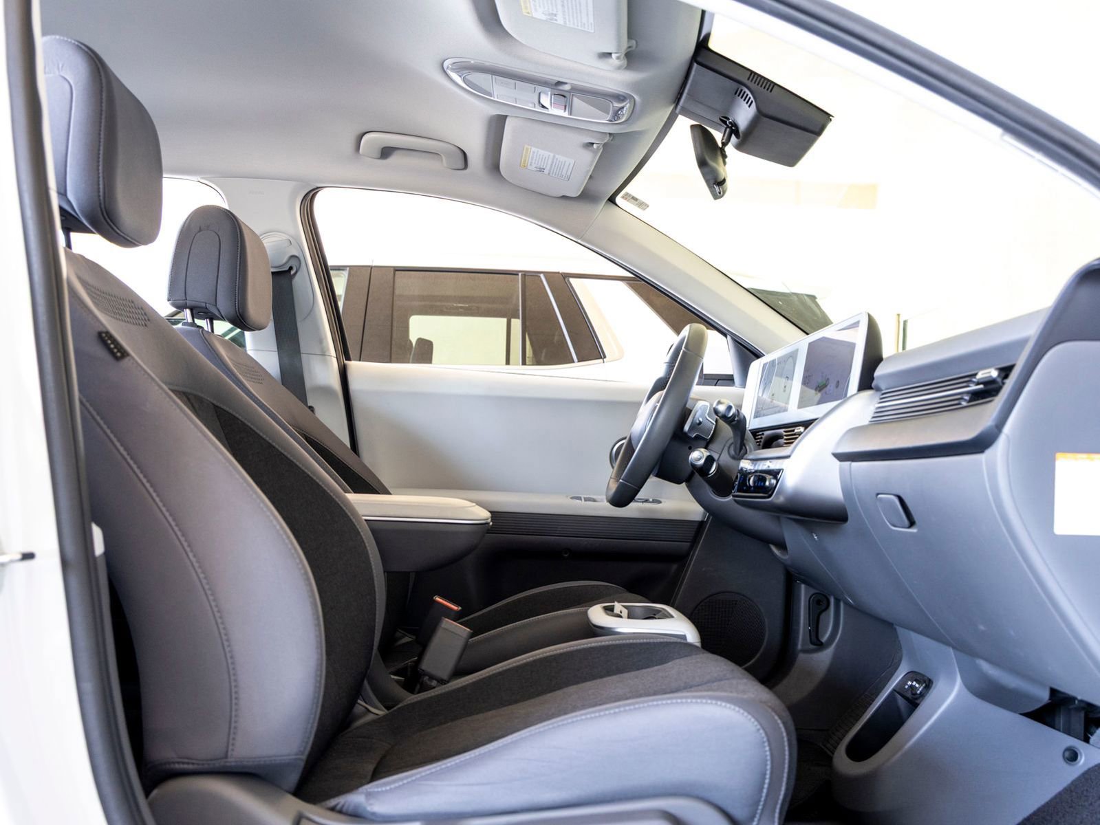 Used 2024 Hyundai Ioniq 5 SE RWD image 27