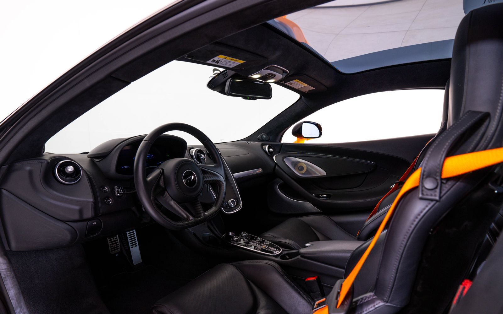 Used 2023 McLaren GT RWD image 18