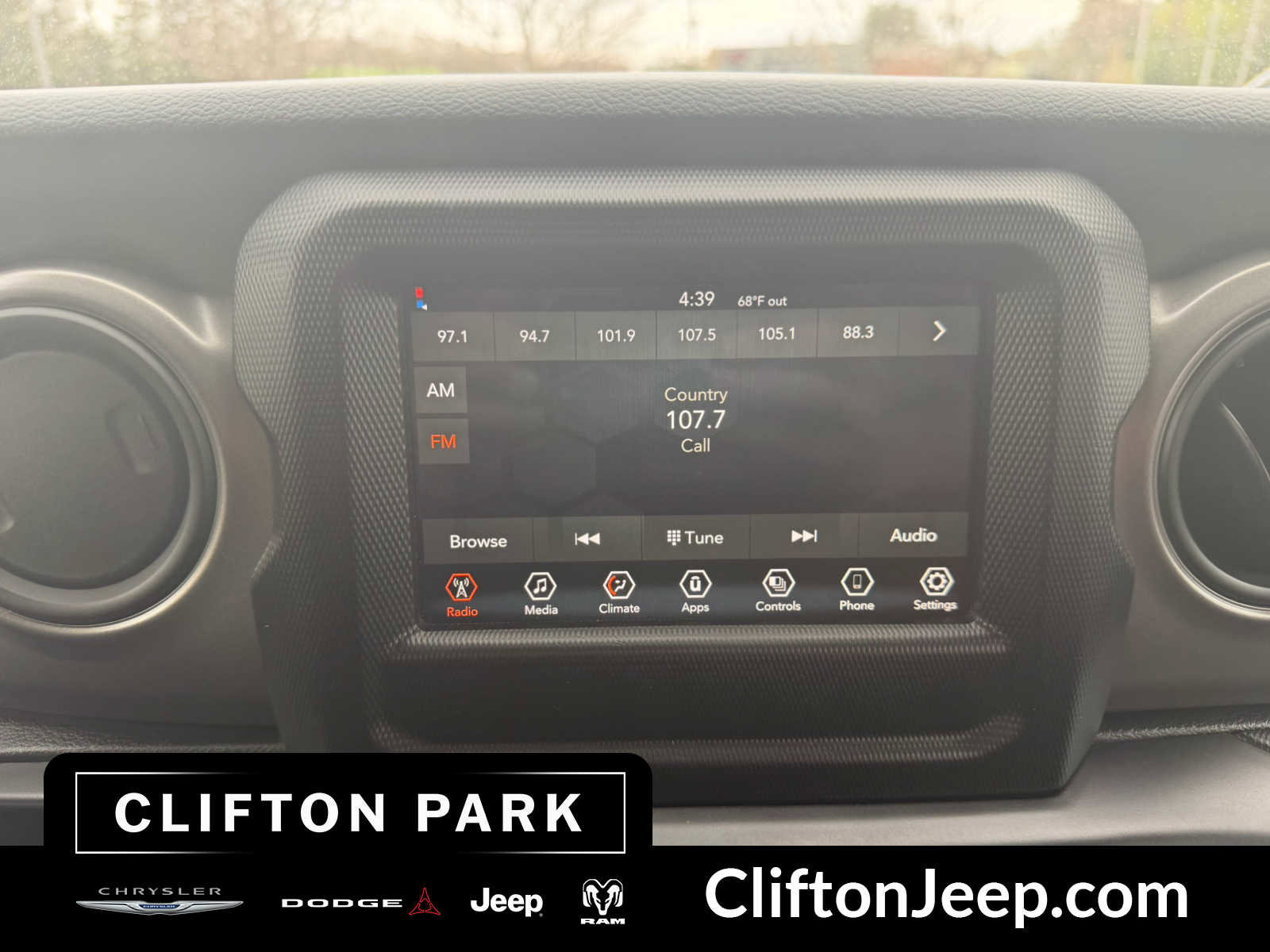 Used 2022 Jeep Wrangler Unlimited Sport AWD/4WD image 26