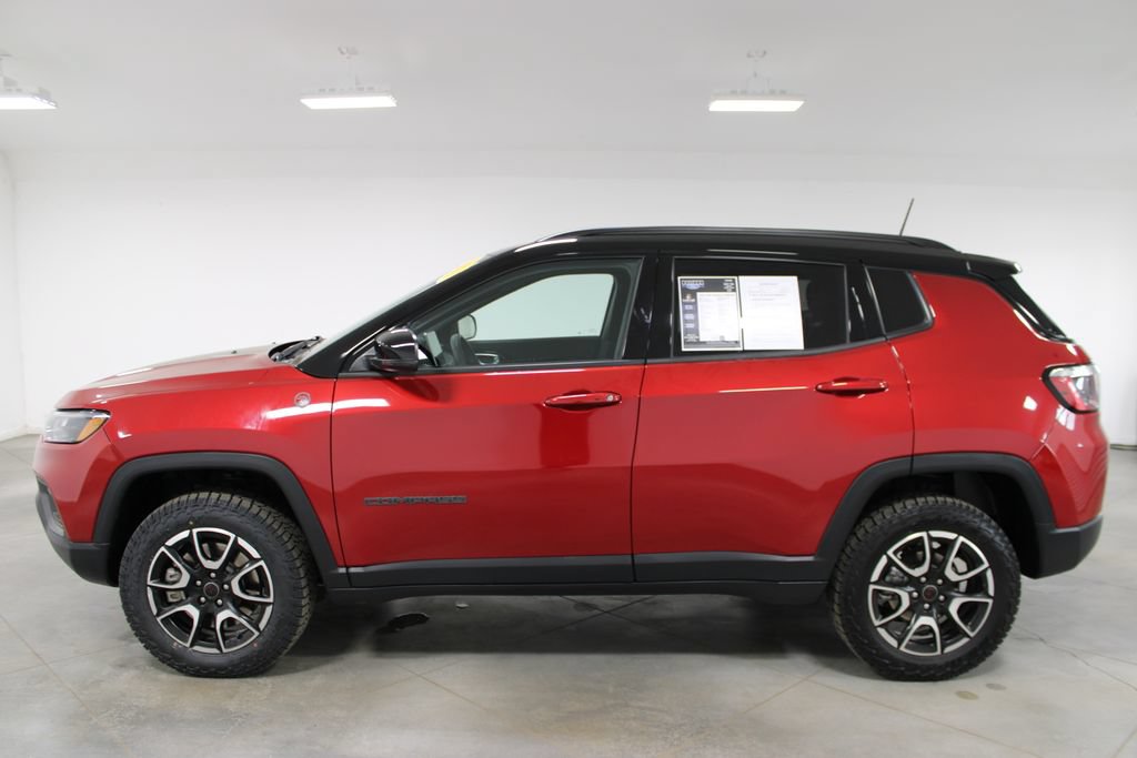 Used 2025 Jeep Compass Trailhawk AWD/4WD image 6