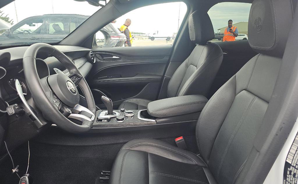 Used 2023 Alfa Romeo Stelvio Sprint AWD/4WD image 6