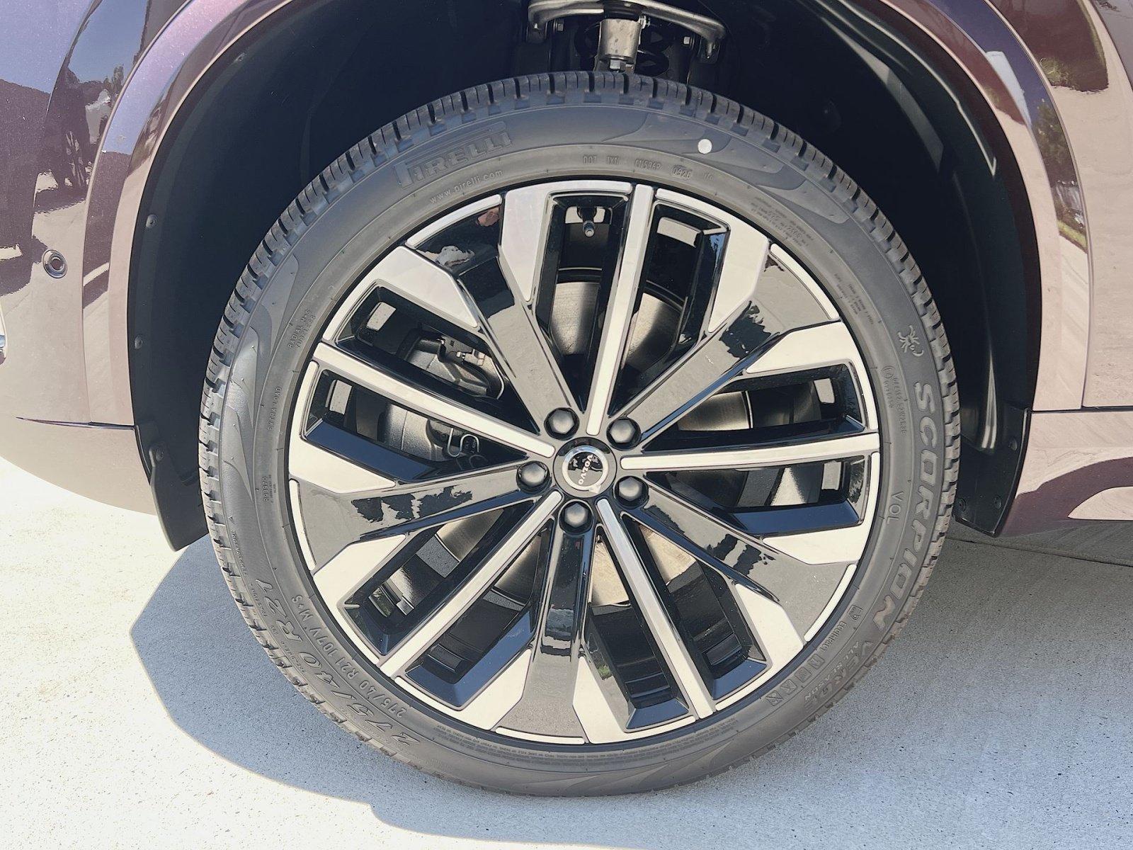 New 2026 Volvo XC90 T8 Plus w/ Protection Package Premier AWD/4WD image 12