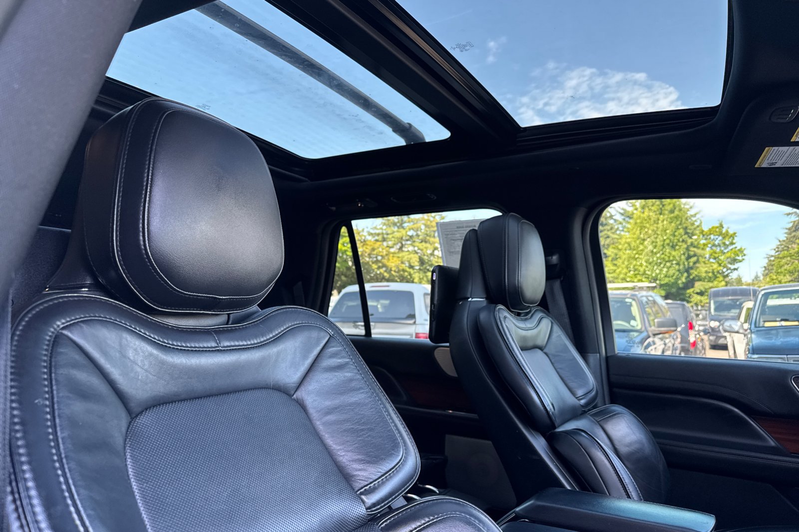Used 2019 Lincoln Navigator L Reserve AWD/4WD image 18