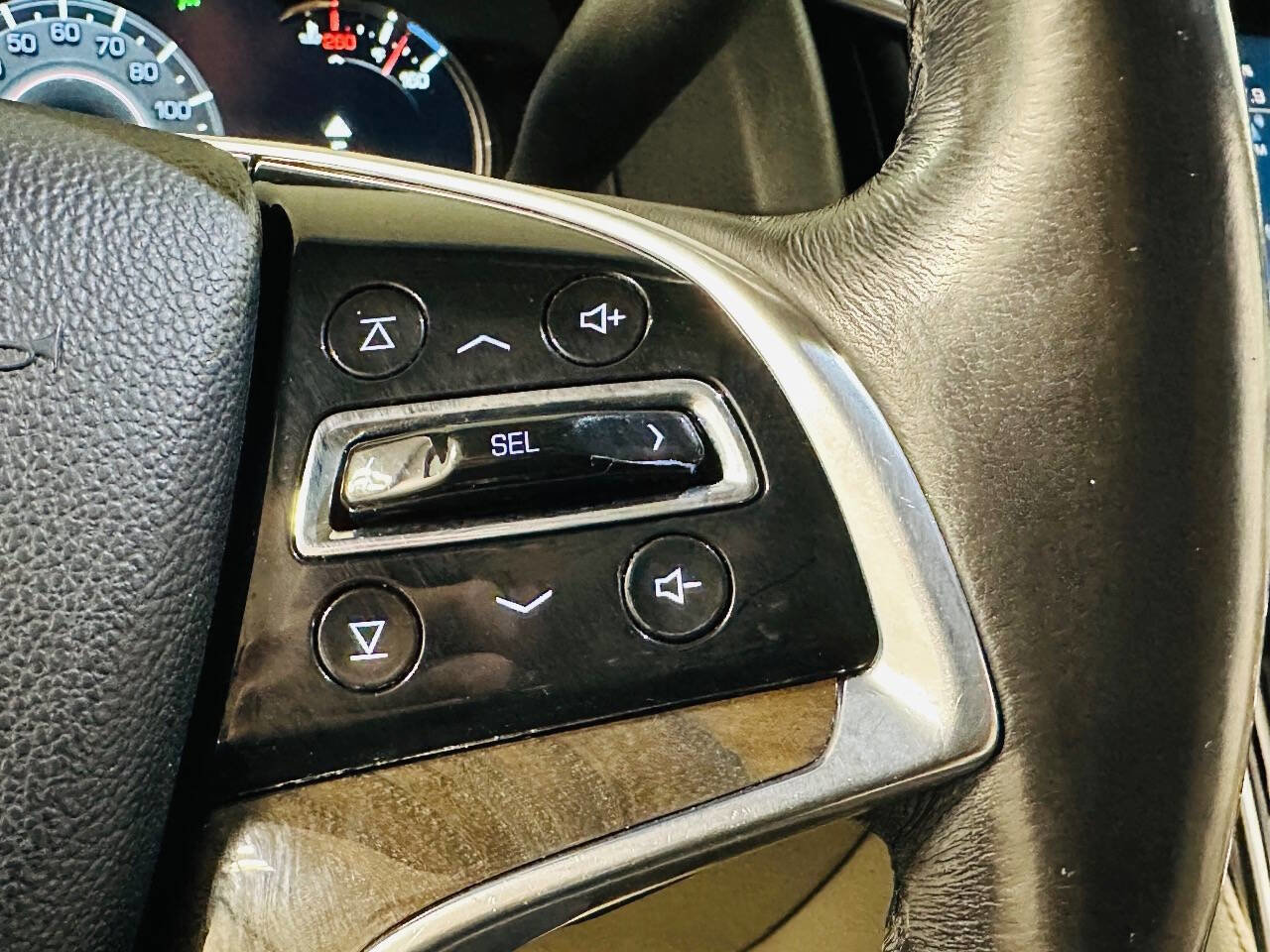 Used 2018 Cadillac Escalade ESV Premium Luxury image 17