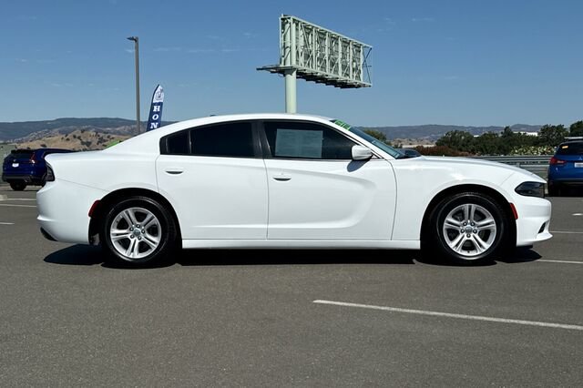 Used 2018 Dodge Charger SXT RWD image 3
