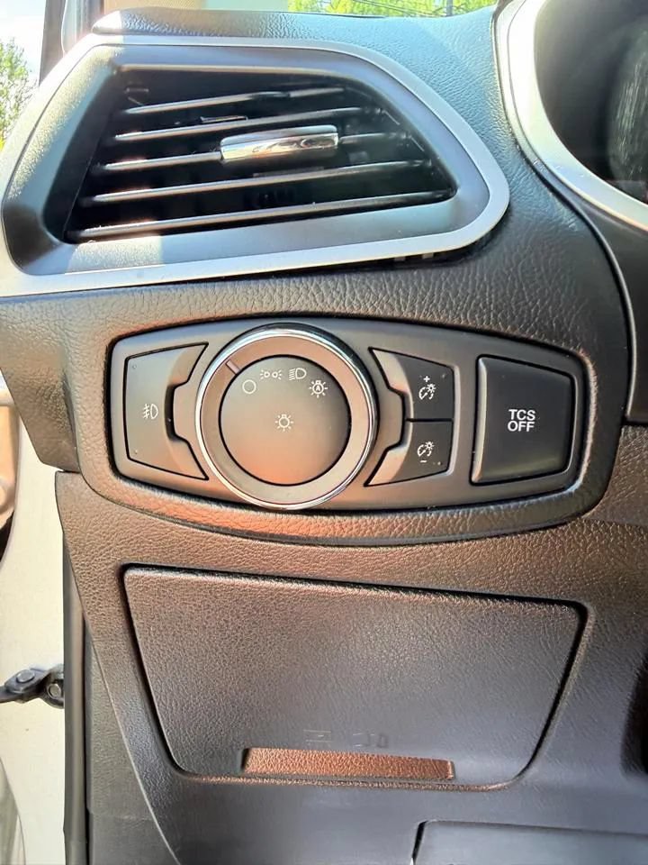 Used 2019 Ford Edge SEL w/ Equipment Group 201A FWD image 18