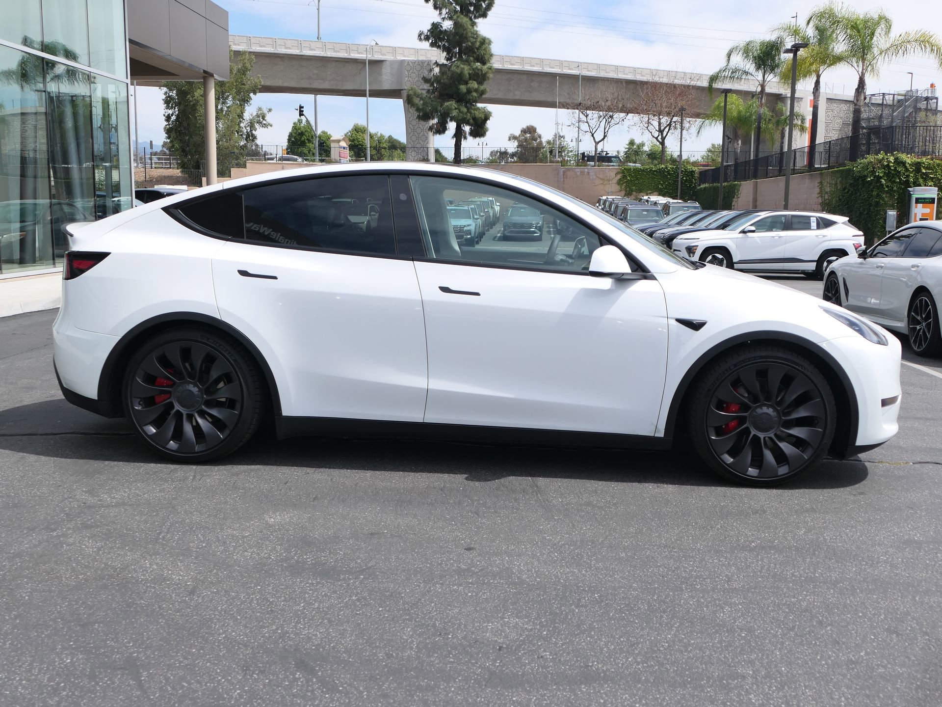 Used 2024 Tesla Model Y Performance image 2