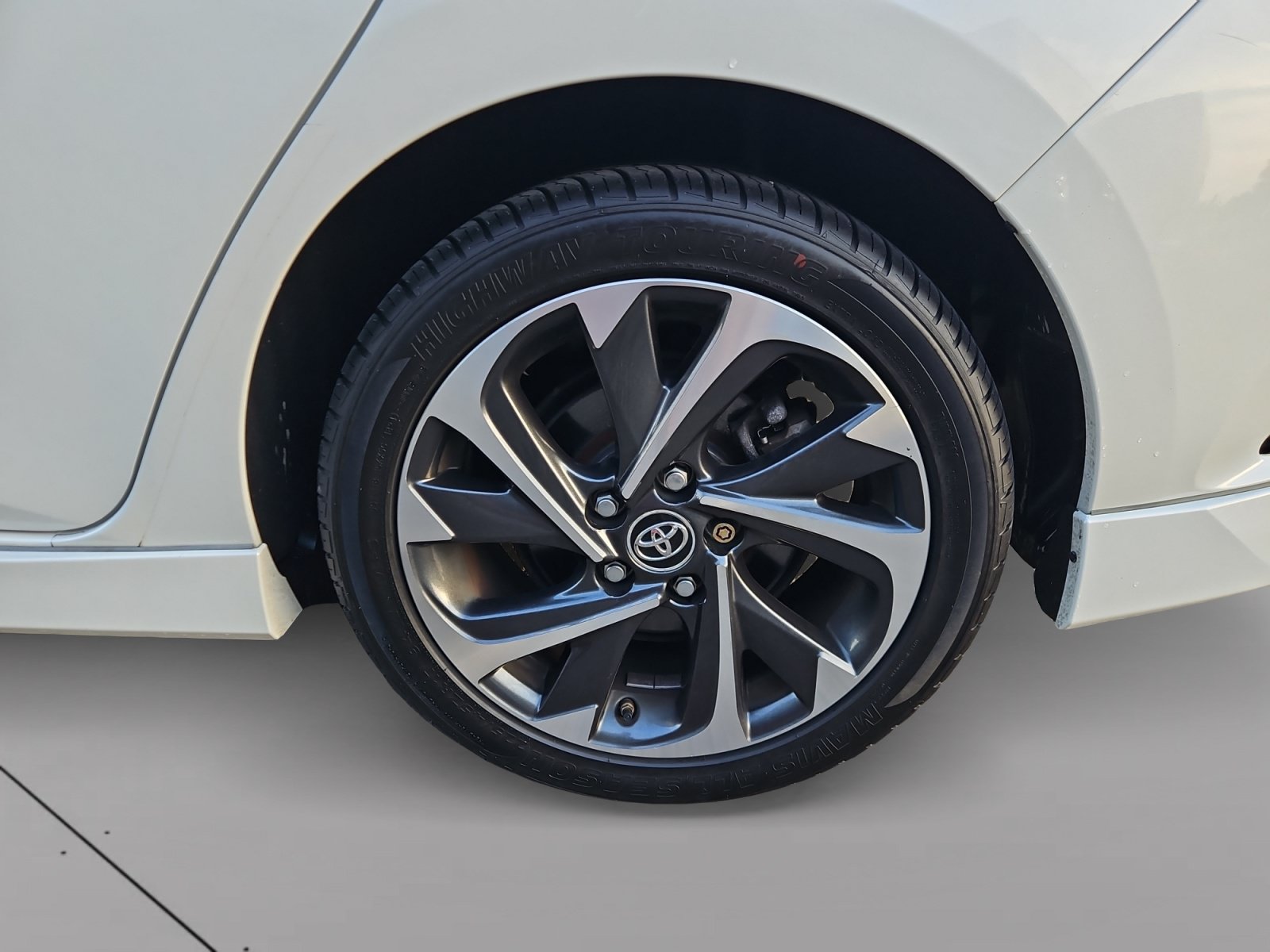 Used 2018 Toyota Corolla iM FWD image 15