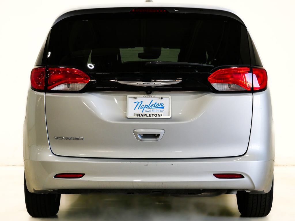 Used 2023 Chrysler Voyager LX image 7